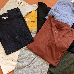 ⭐Tshirt bundle grab bag!!⭐